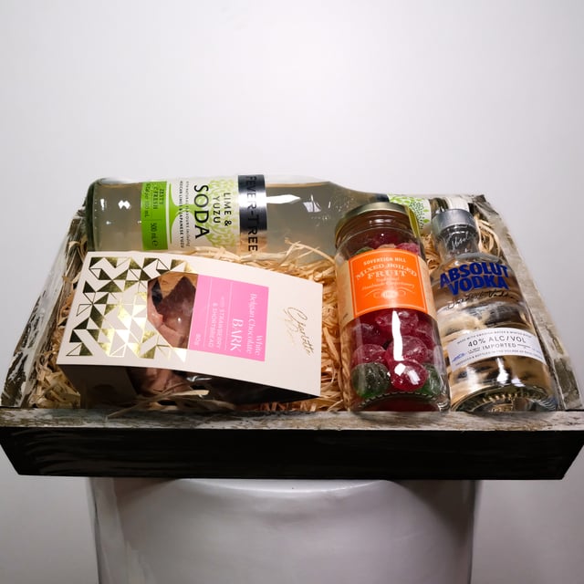 Vodka Sip & Savour Basket